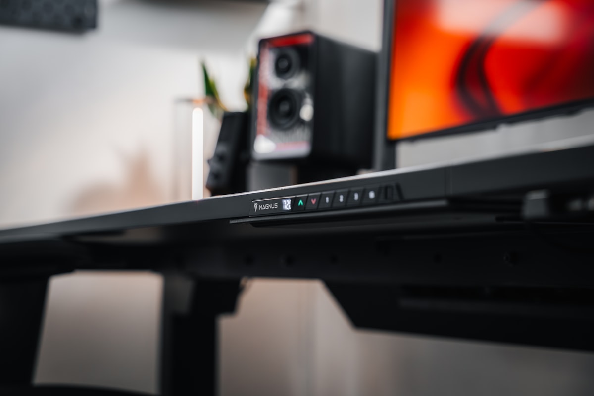 Ergonomische werkplek met correct ingestelde monitoren en toetsenbord
